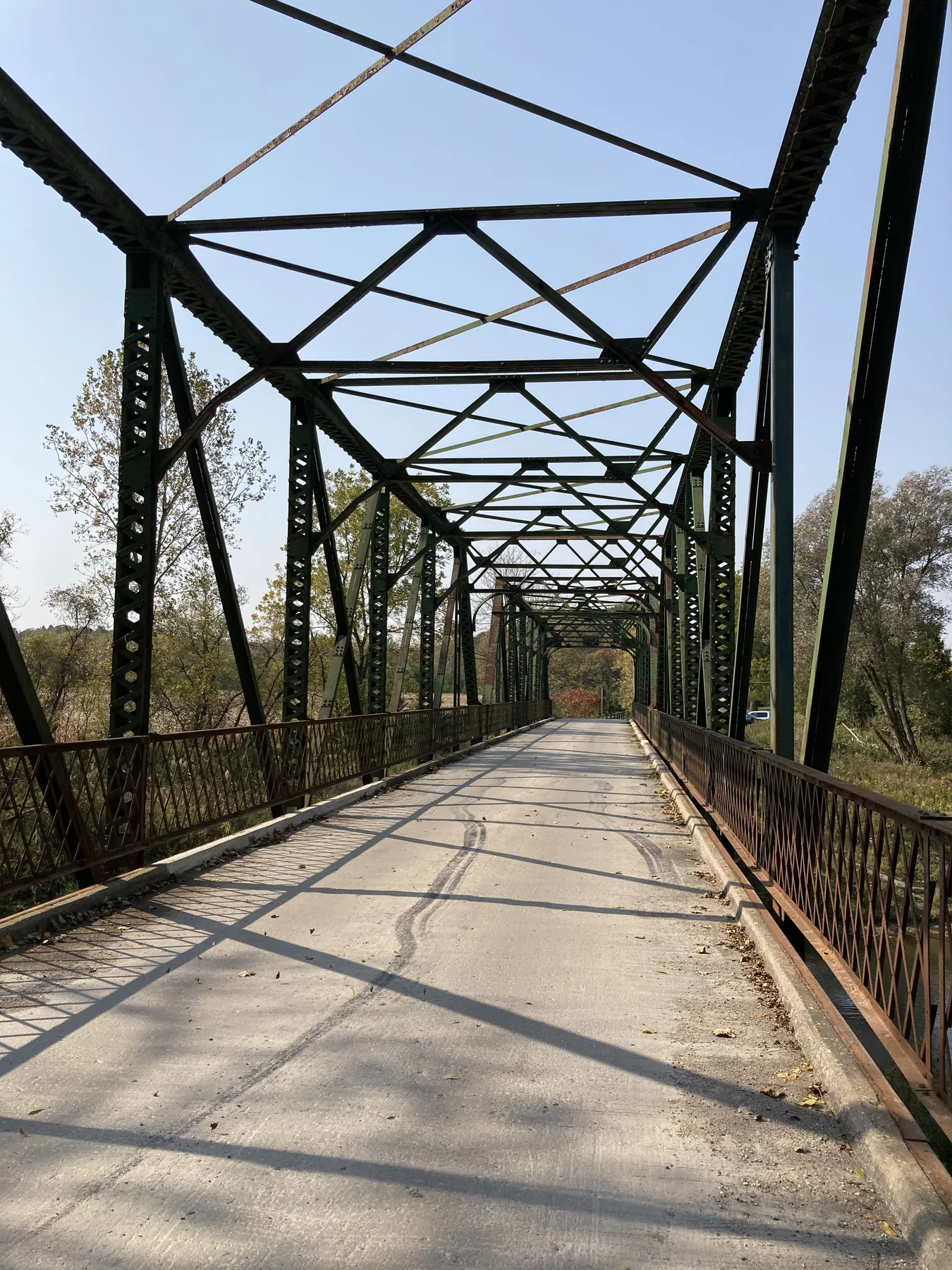 艾爾默和安大略省斯巴達附近的鐵橋走道